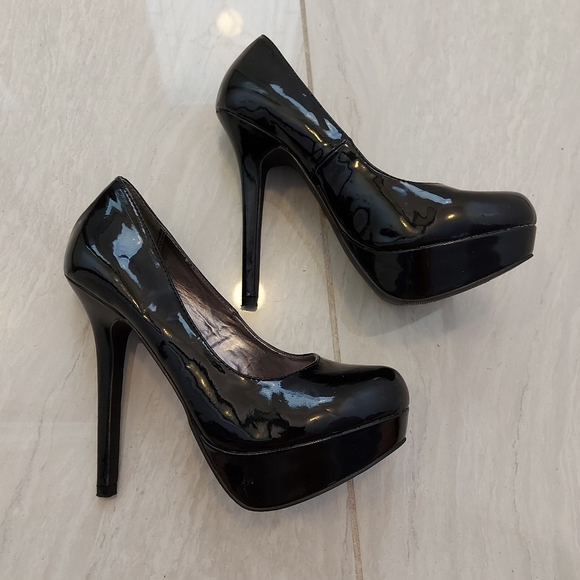 F21 Black Patent Platform Heels - Picture 5 of 7